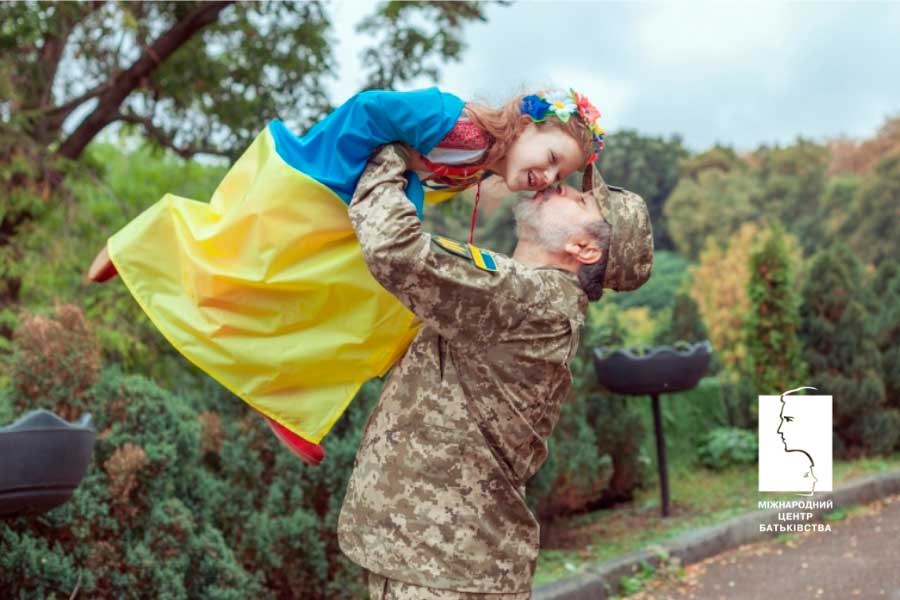 Як допомогти дитині пережити розлуку з батьком, коли вона за кордоном?