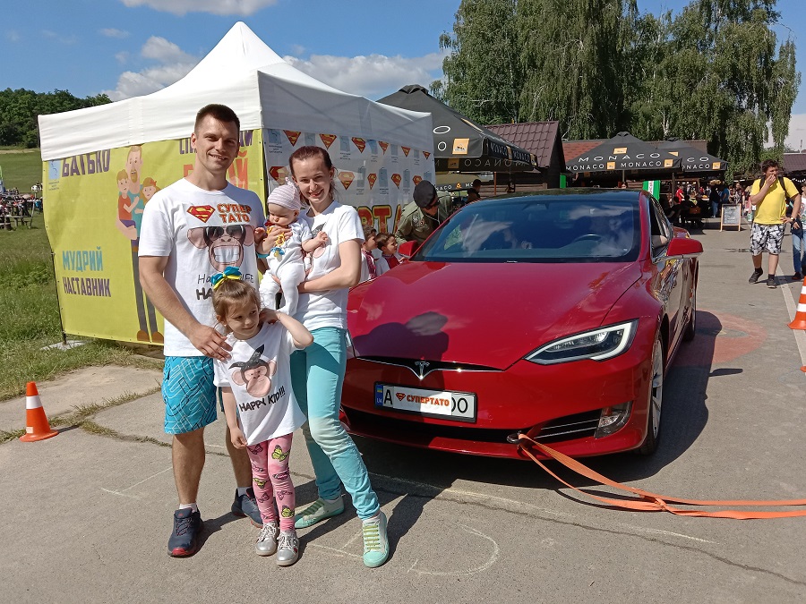 У Пирогів запустили Tesla